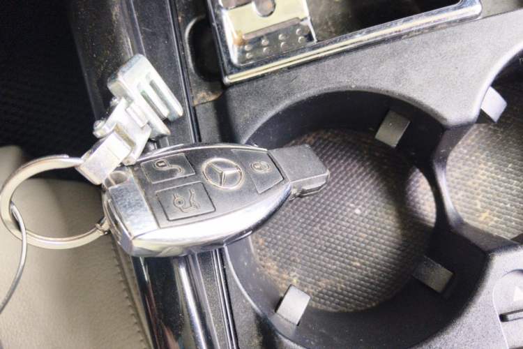 Used Mercedes-Benz E-Class 2009 E 300 Fashion Model Vehicle Key