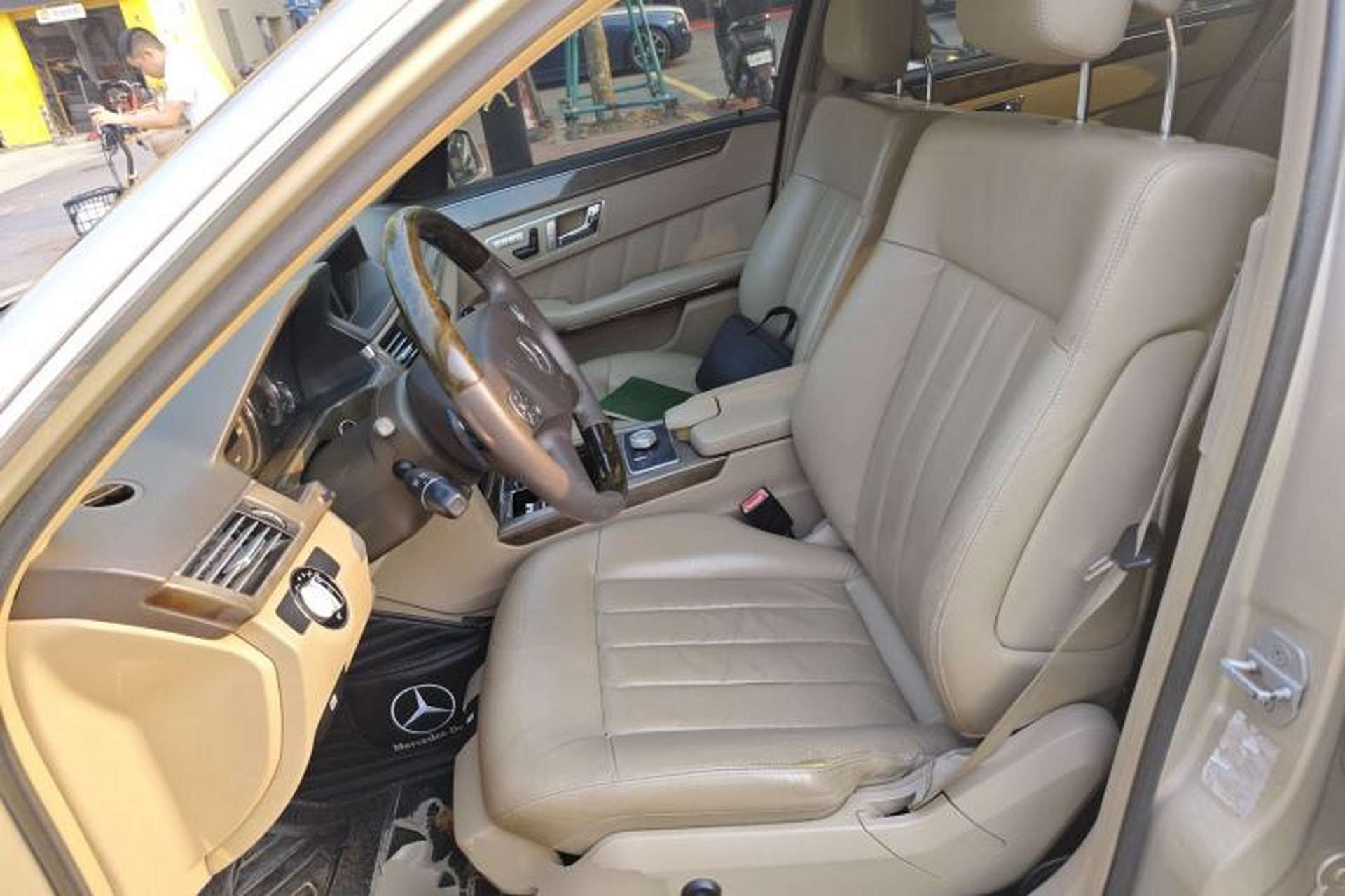 Used Mercedes-Benz E-Class 2009 E 300 Elegant Model Left Front Seat