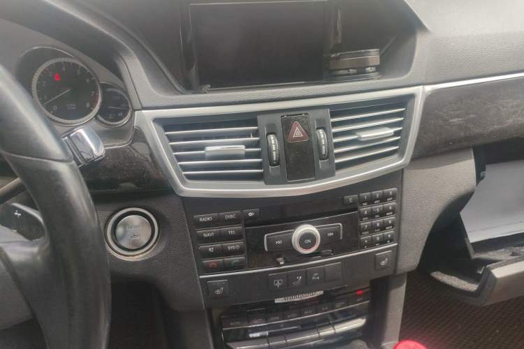 Used Mercedes-Benz E-Class 2010 E 300 L Fashion Model Audio And AC Panel