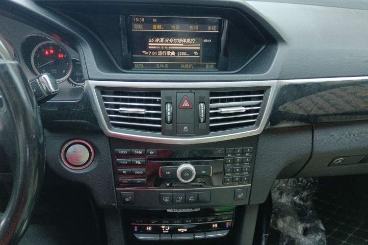 Used Mercedes-Benz E-Class 2010 E 300 Fashion Luxury Edition Audio And AC Panel