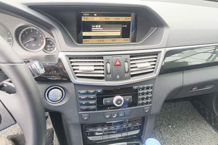 Used Mercedes-Benz E-Class 2010 E 300 L Fashion Model Audio And AC Panel