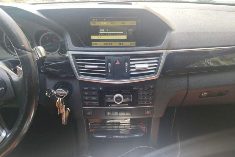 Used Mercedes-Benz E-Class 2010 E 300 L Fashion Model Audio And AC Panel