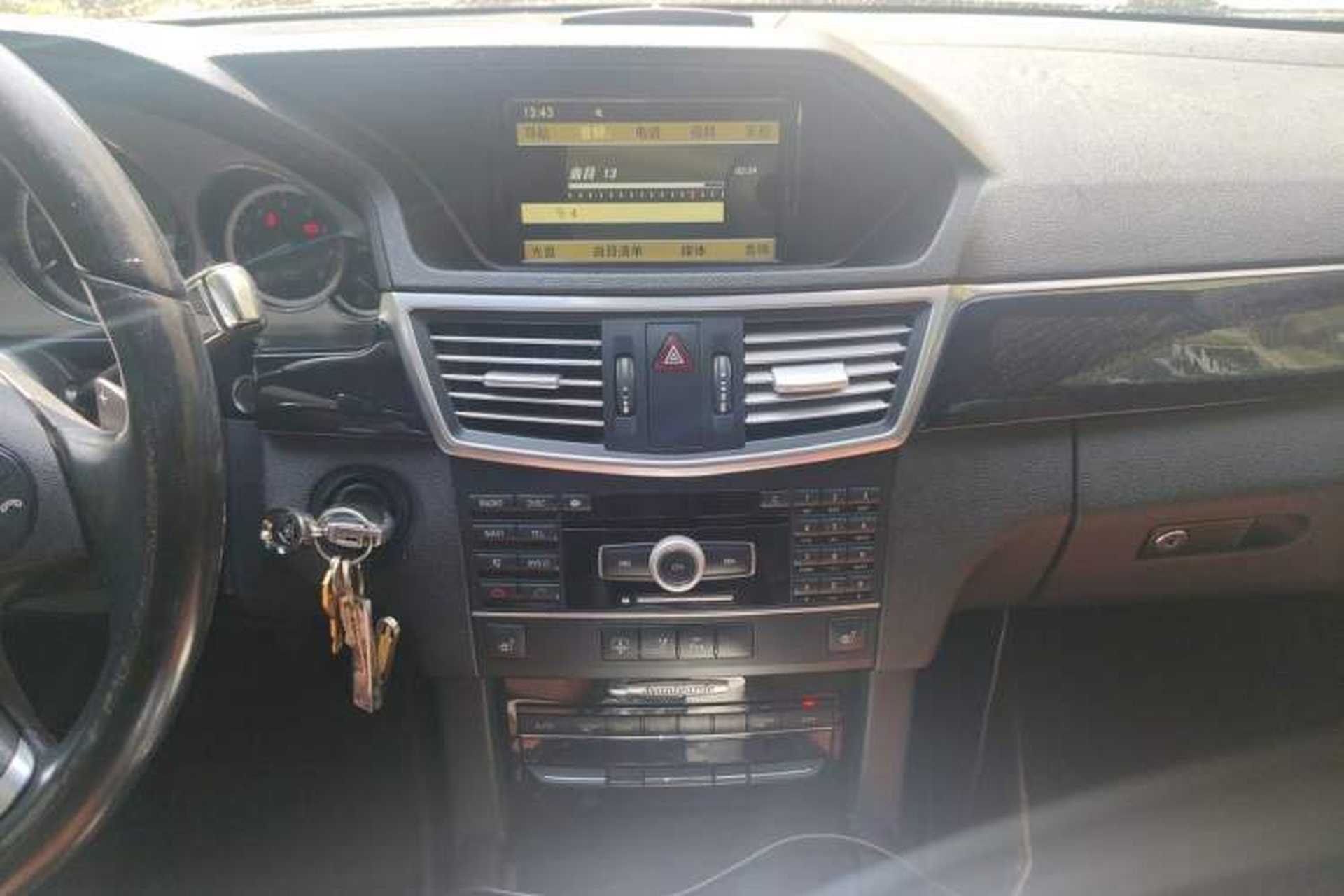 Used Mercedes-Benz E-Class 2010 E 300 L Fashion Model Audio And AC Panel