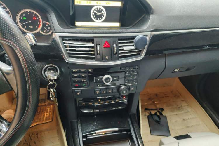 Used Mercedes-Benz E-Class 2010 E 300 Fashion Luxury Edition Audio And AC Panel