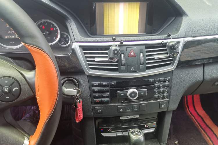 Used Mercedes-Benz E-Class 2010 E 260 CGI Fashion Model Audio And AC Panel