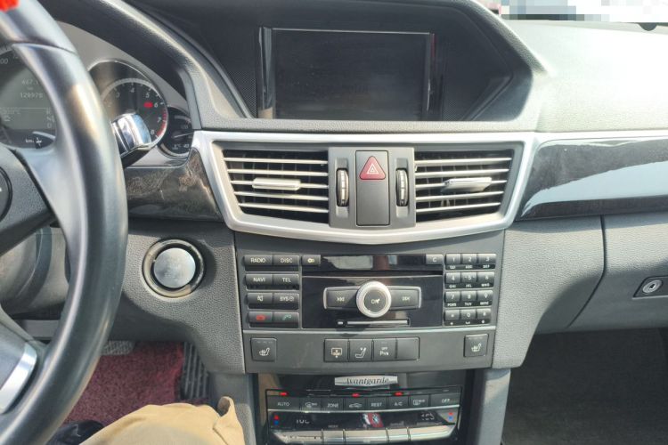 Used Mercedes-Benz E-Class 2010 E 300 L Fashion Model Audio And AC Panel