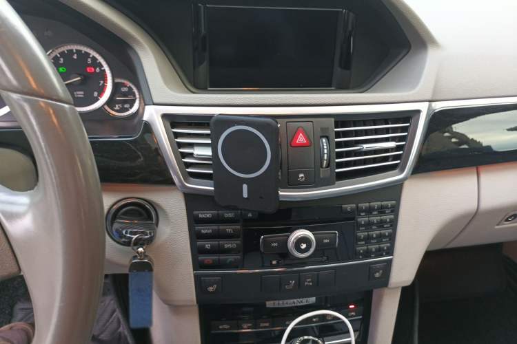 Used Mercedes-Benz E-Class 2010 E 200 CGI Elegant Model Audio And AC Panel