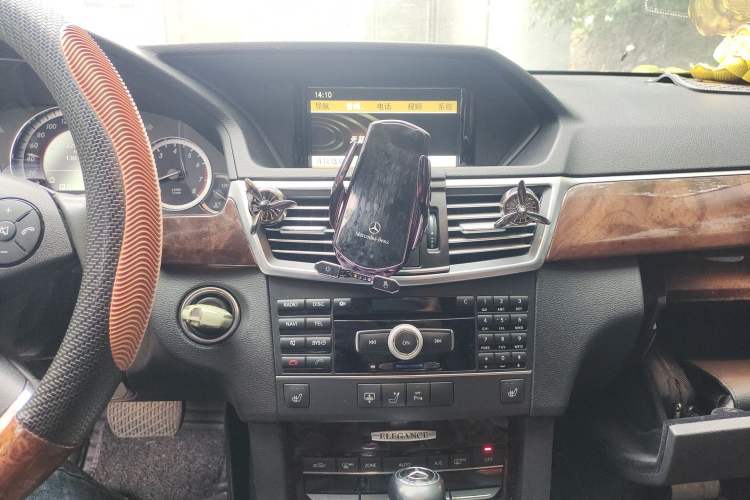 Used Mercedes-Benz E-Class 2010 E 260 L CGI Elegant Model Audio And AC Panel