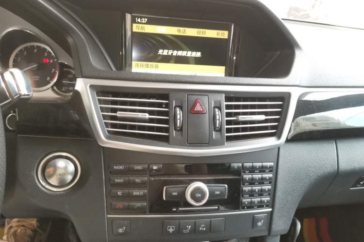 Used Mercedes-Benz E-Class 2010 E 300 L Fashion Model Audio And AC Panel