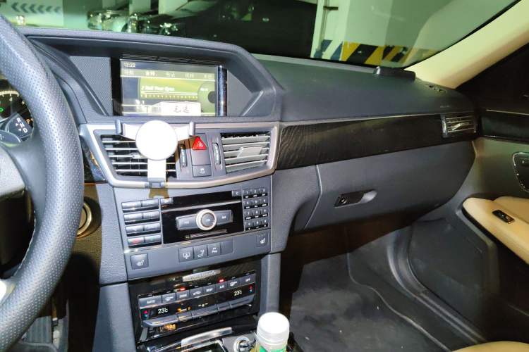 Used Mercedes-Benz E-Class 2010 E 300 L Fashion Model Audio And AC Panel