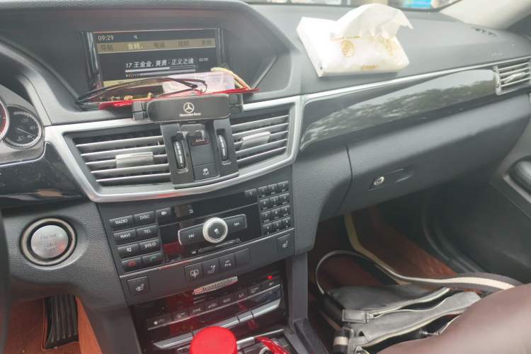 Used Mercedes-Benz E-Class 2010 E 300 L Fashion Model Audio And AC Panel