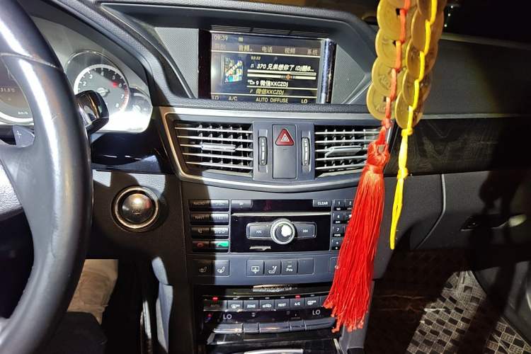 Used Mercedes-Benz E-Class 2010 E 300 L Fashion Model Audio And AC Panel