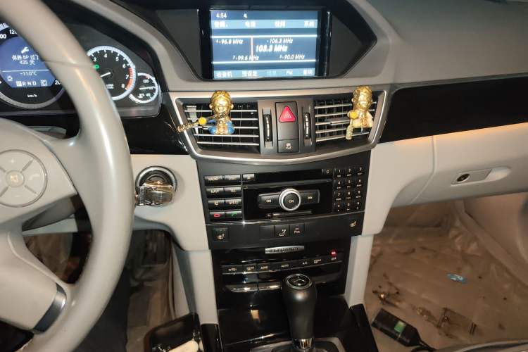 Used Mercedes-Benz E-Class 2010 E 200 CGI Elegant Model Audio And AC Panel