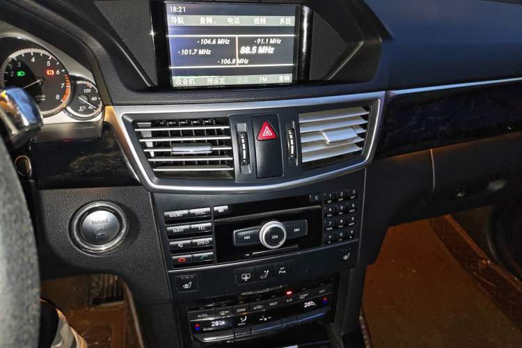 Used Mercedes-Benz E-Class 2010 E 300 L Fashion Model Audio And AC Panel