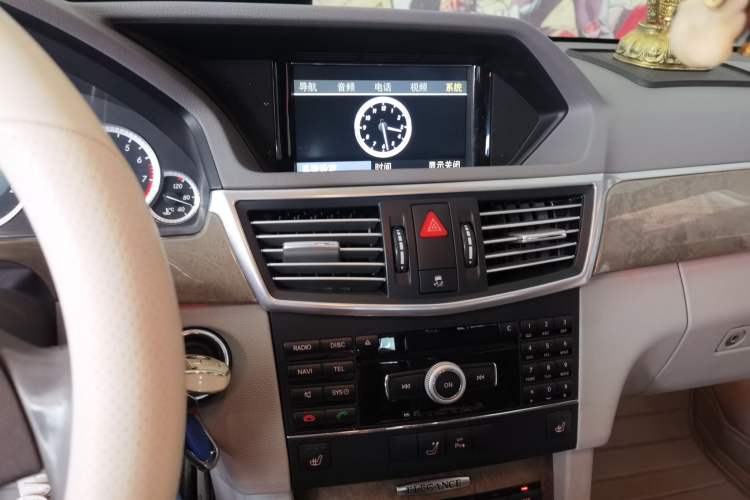 Used Mercedes-Benz E-Class 2010 E 200 CGI Elegant Model Audio And AC Panel