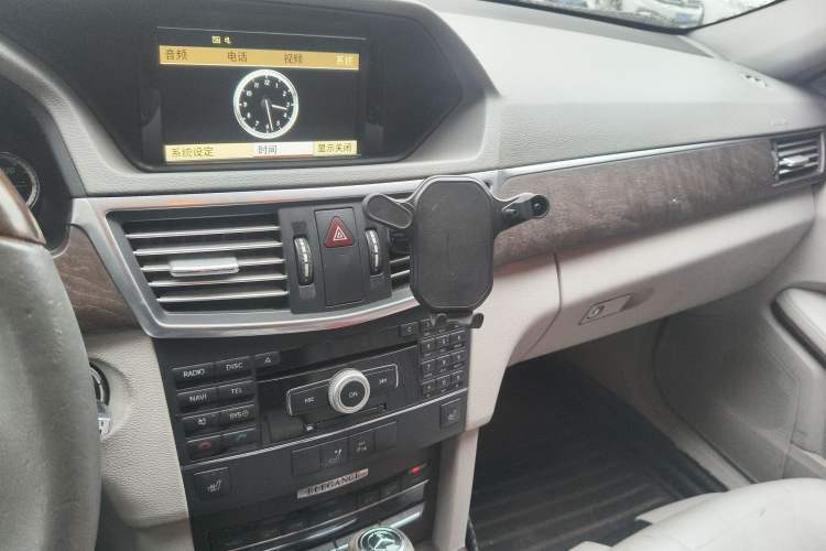 Used Mercedes-Benz E-Class 2010 E 200 CGI Elegant Model Audio And AC Panel