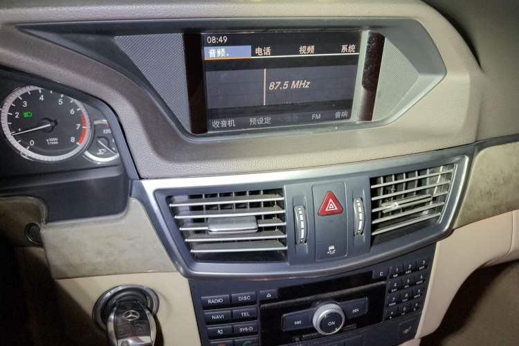 Used Mercedes-Benz E-Class 2010 E 200 CGI Elegant Model Audio And AC Panel