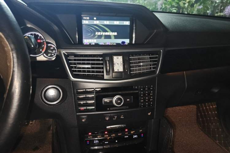 Used Mercedes-Benz E-Class 2010 E 300 L Fashion Model Audio And AC Panel