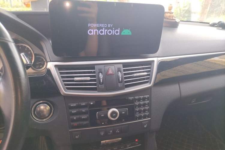 Used Mercedes-Benz E-Class 2010 E 300 L Fashion Model Audio And AC Panel