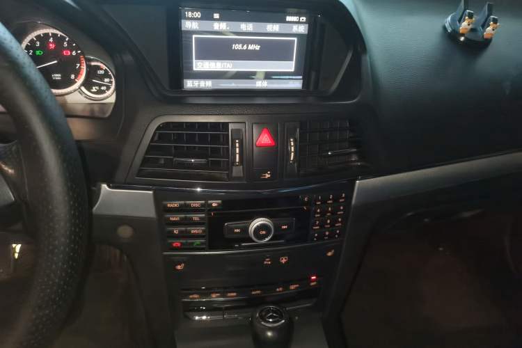 Used Mercedes-Benz E-Class 2010 E 260 CGI Coupe Audio And AC Panel