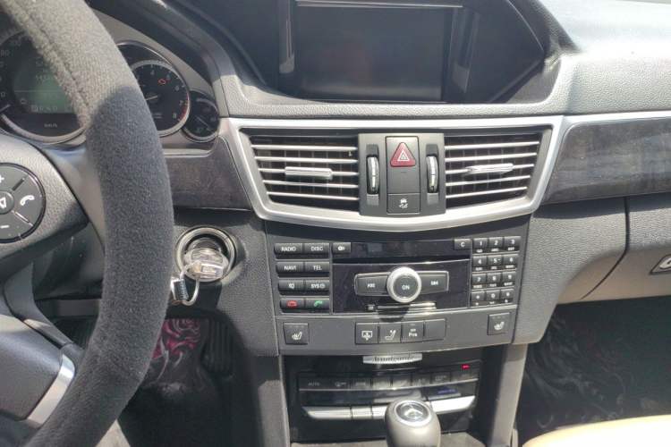 Used Mercedes-Benz E-Class 2010 E 260 CGI Fashion Model Audio And AC Panel