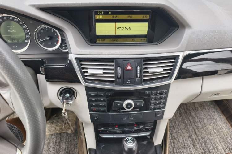 Used Mercedes-Benz E-Class 2010 E 200 CGI Elegant Model Audio And AC Panel