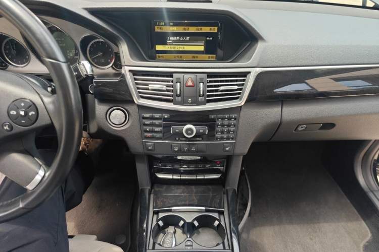 Used Mercedes-Benz E-Class 2010 E 300 L Fashion Model Audio And AC Panel