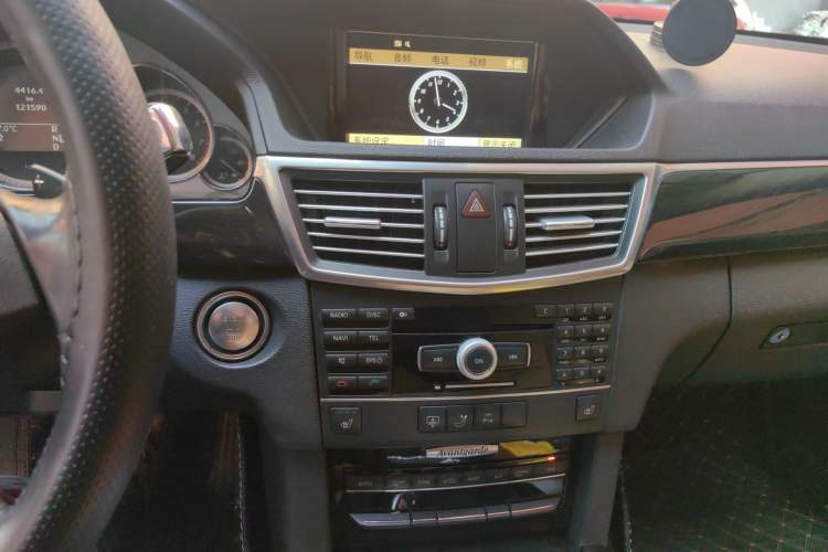 Used Mercedes-Benz E-Class 2010 E 300 L Fashion Model Audio And AC Panel