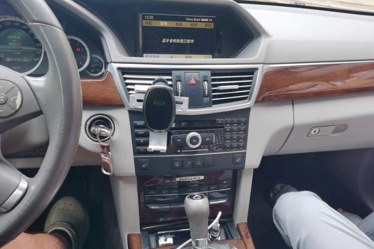 Used Mercedes-Benz E-Class 2010 E 260 L CGI Elegant Model Audio And AC Panel
