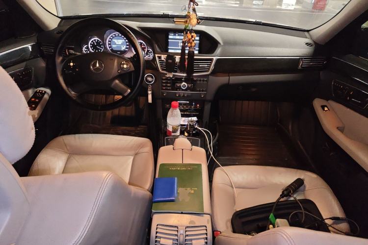 Used Mercedes-Benz E-Class 2010 E 300 L Fashion Model Center Console