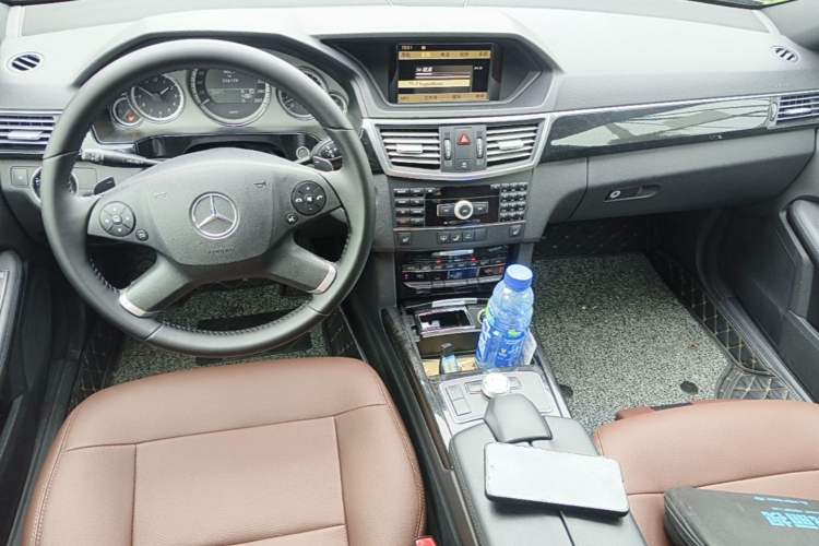 Used Mercedes-Benz E-Class 2010 E 300 L Fashion Model Center Console