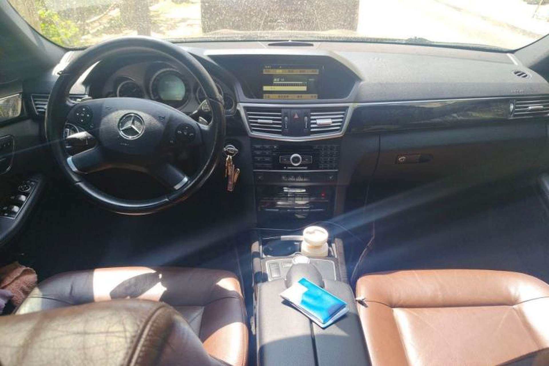 Used Mercedes-Benz E-Class 2010 E 300 L Fashion Model Center Console