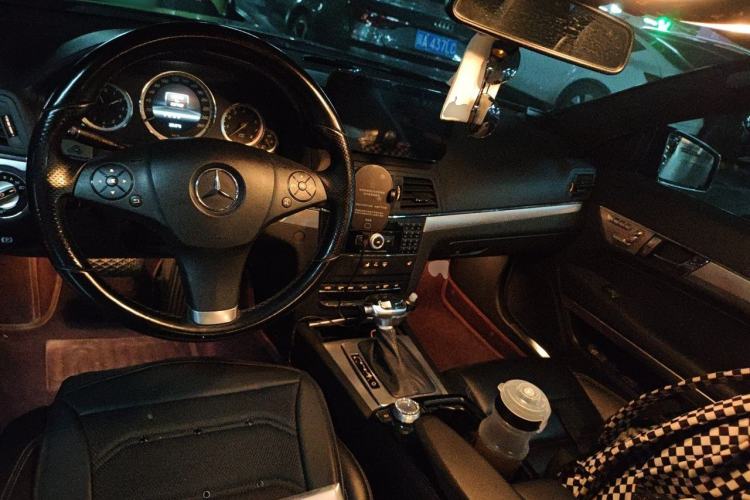 Used Mercedes-Benz E-Class 2010 E 260 CGI Coupe Center Console
