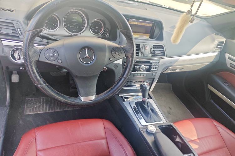 Used Mercedes-Benz E-Class 2010 E 260 CGI Coupe Center Console