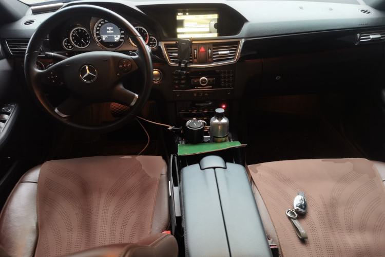 Used Mercedes-Benz E-Class 2010 E 300 L Fashion Model Center Console