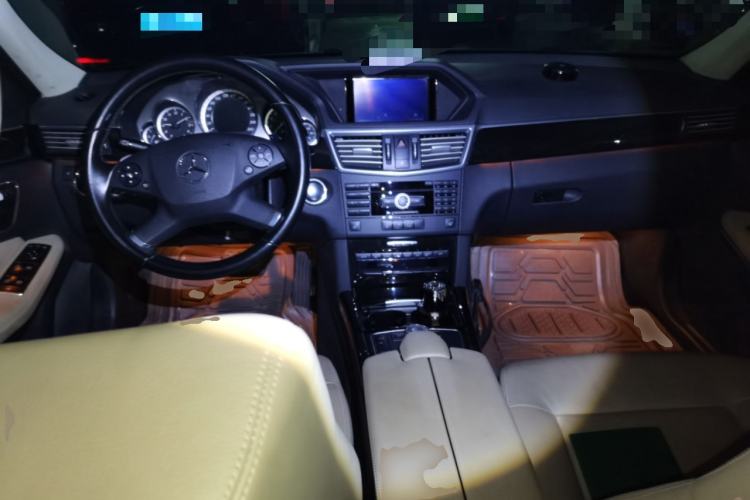 Used Mercedes-Benz E-Class 2010 E 300 L Fashion Model Center Console