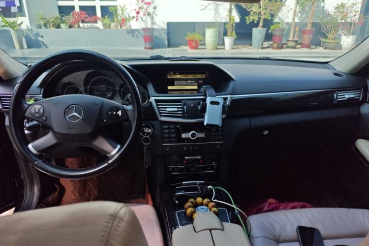 Used Mercedes-Benz E-Class 2010 E 300 L Fashion Model Center Console