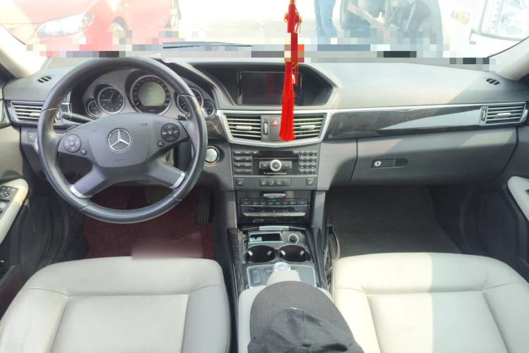 Used Mercedes-Benz E-Class 2010 E 300 L Fashion Model Center Console