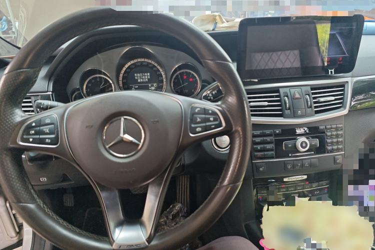 Used Mercedes-Benz E-Class 2010 E 300 L Fashion Model Center Console