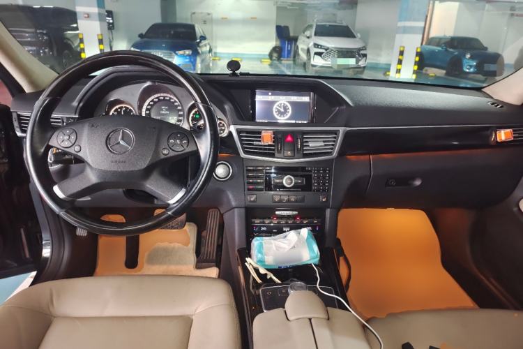 Used Mercedes-Benz E-Class 2010 E 300 Fashion Luxury Edition Center Console