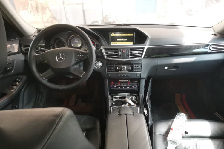 Used Mercedes-Benz E-Class 2010 E 300 L Fashion Model Center Console