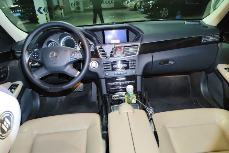 Used Mercedes-Benz E-Class 2010 E 300 L Fashion Model Center Console