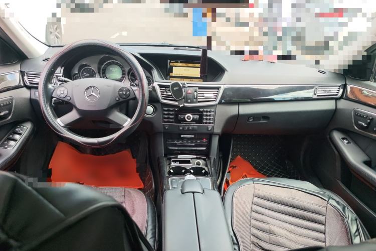 Used Mercedes-Benz E-Class 2010 E 300 L Fashion Model Center Console