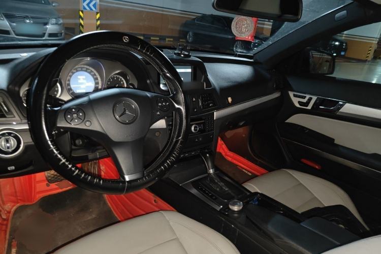 Used Mercedes-Benz E-Class 2010 E 260 CGI Coupe Center Console