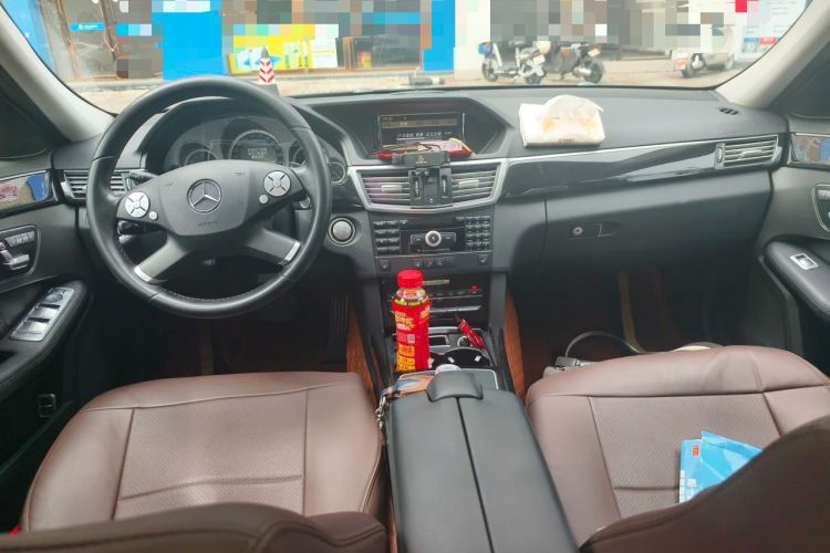Used Mercedes-Benz E-Class 2010 E 300 L Fashion Model Center Console