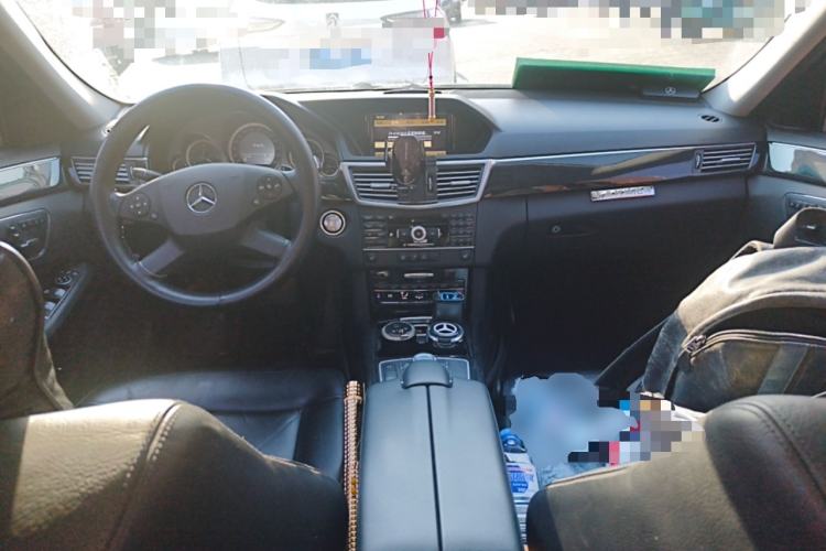 Used Mercedes-Benz E-Class 2010 E 300 L Fashion Model Center Console