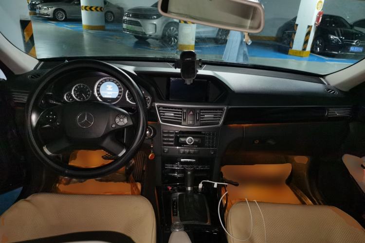 Used Mercedes-Benz E-Class 2010 E 260 CGI Fashion Model Center Console
