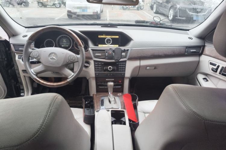 Used Mercedes-Benz E-Class 2010 E 200 CGI Elegant Model Center Console