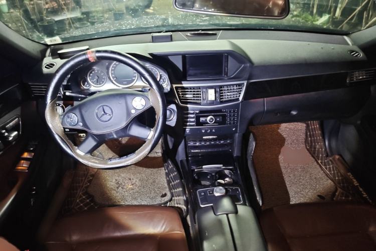 Used Mercedes-Benz E-Class 2010 E 300 L Fashion Model Center Console