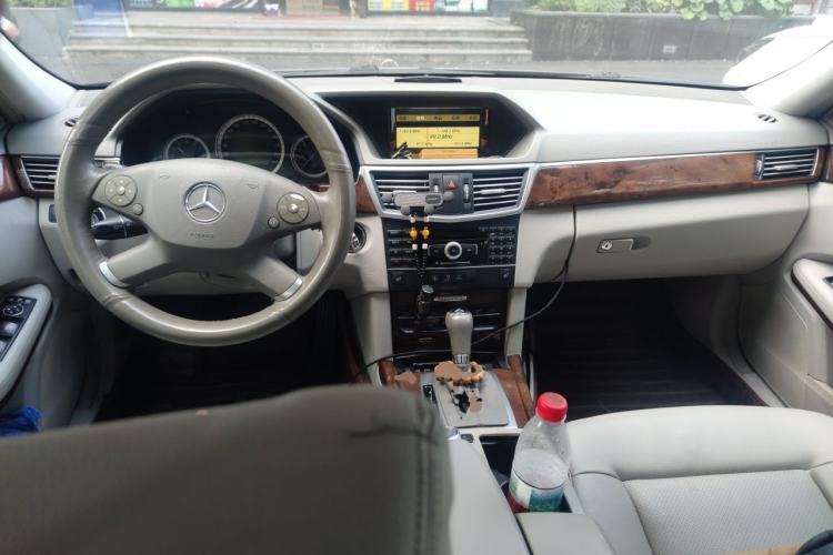 Used Mercedes-Benz E-Class 2010 E 260 L CGI Elegant Model Center Console